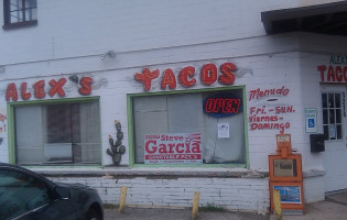 Alex's Tacos outside