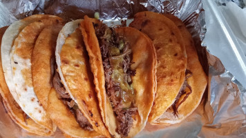 Silvia's Tacos food