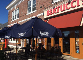 Bertucci's Brick Oven Pizzeria outside