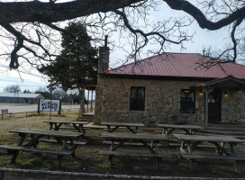 Bad Brad's -b-q outside