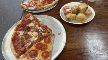 Anna Maria's Pizzeria food