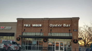 Full Moon Oyster Concord outside