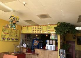 Roberto's Taco Shop outside