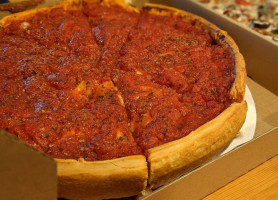 Zachary's Chicago Pizza food