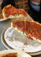 Zachary's Chicago Pizza food