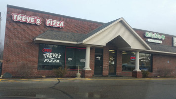 Treve's Pizza inside