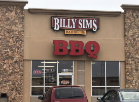 Billy Sims Bbq outside