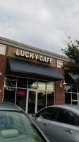 Lucky Cafe outside