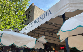 Café Bomba food