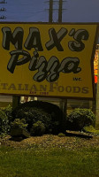 Max's Pizza food