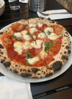 Benchmark Pizzeria food