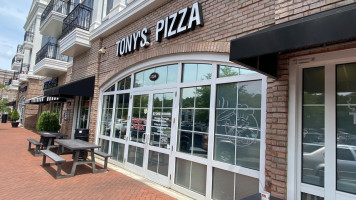 Tony's Pizza inside