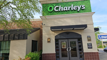 O'charley's Restaurant Bar outside