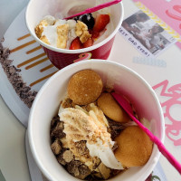 Menchie's Frozen Yogurt food