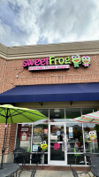 Sweetfrog outside