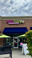 Sweetfrog outside