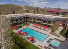 Doubletree By Hilton Park City The Yarrow outside