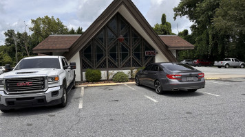 Village Inn Pizza Lenoir outside