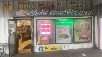 Roberto's Pizza inside