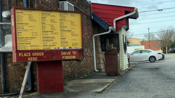 Dallas Famous Chicken N' Biscuits outside