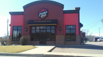 Pizza Hut outside