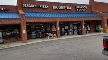 Sergio's Pizza outside