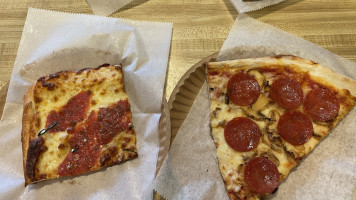 Sergio's Pizza food