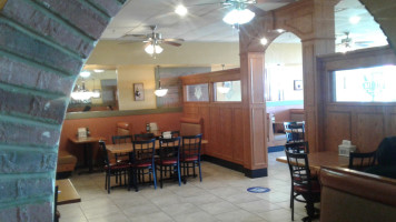 Delizia Pizza Kitchen (boonton) inside