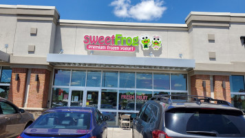 Sweet Frog outside