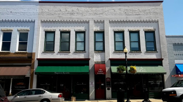 Salem Street Pub outside