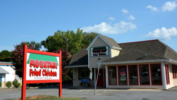 Mountain Fried Chicken outside