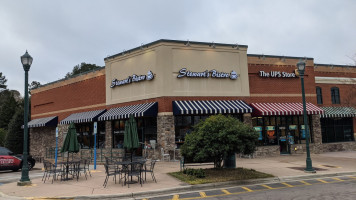 Stewart's Bistro outside