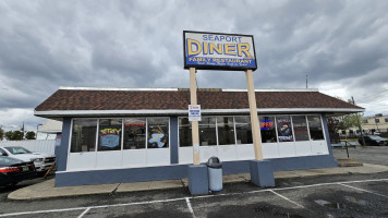 Seaport Diner outside