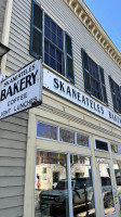 Skaneateles Bakery outside