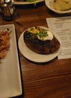 Beelow's Steakhouse food