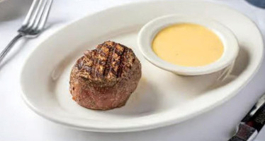 Gibsons Steakhouse food