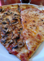 Sabrina's Pizza food