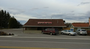 Mike's Country Grocery outside