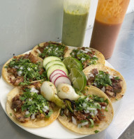 Tacos El Bronco 2 food