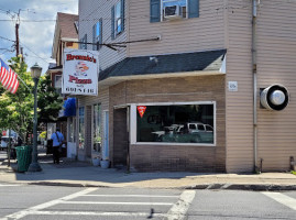 Brennie's Pizzeria inside