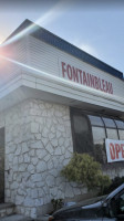 Fontainbleau Diner outside