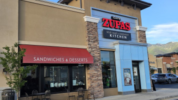 Café Zupas outside