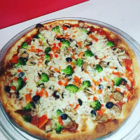 Dominic's Pizza food