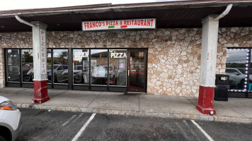 Franco's Pizza outside