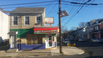 Castillo's Pizzería outside