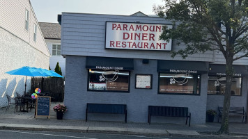 Paramount Diner outside