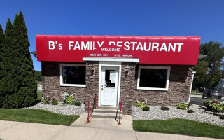 B's Family Now Stormy's Diner outside