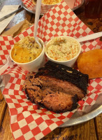 The Smokin' Pig Of Pendleton food