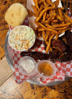 The Smokin' Pig Of Pendleton food