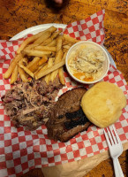 The Smokin' Pig Of Pendleton food